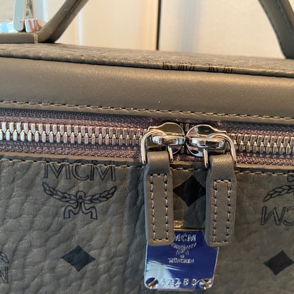 MCM rockstar visetos vanity  bag. gray leather with MCM logo. - Picture 3 of 8